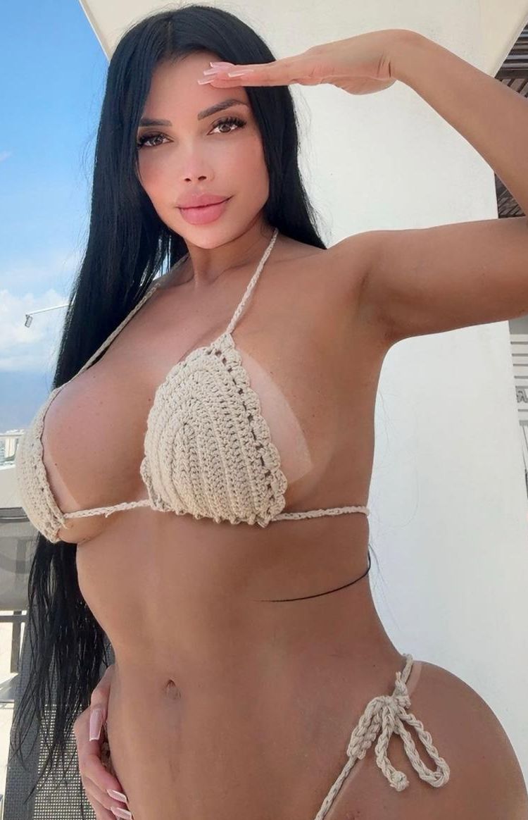 Katty Michelle  - CATALOGO PLATINO gallery image 1